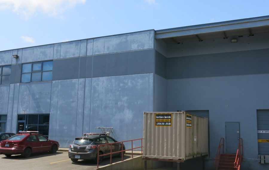 8,158 sf Warehouse With Dock & Grade Loading in Newton