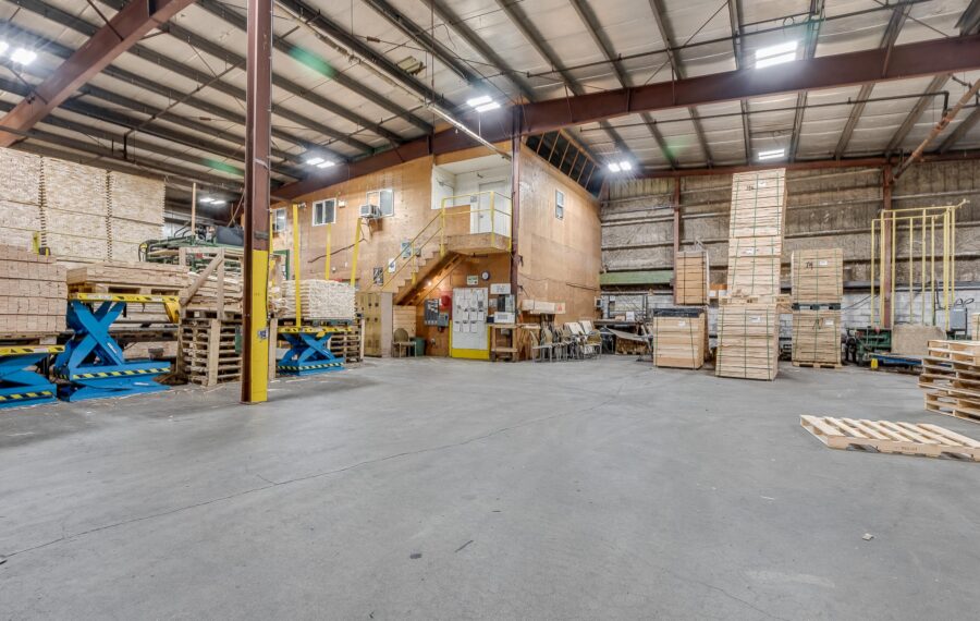 Low Site Coverage Property: 23,915 sf Warehouse on 4.53 Acres