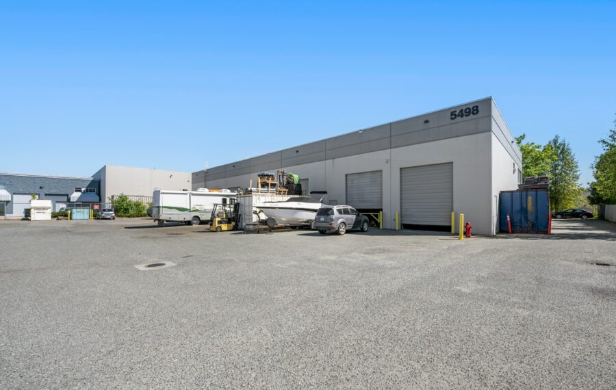 2,538 sf Warehouse with Rear Grade Loading in Cloverdale 